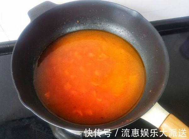 能喝上瘾的鱼肉汤做法，鲜香滑嫩，汤色红润更诱人