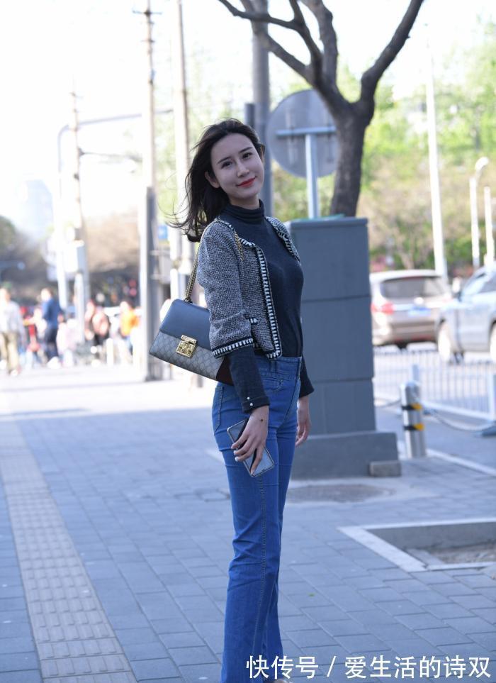 打底衫|想要展现身材,选择简单“微喇裤”,轻松解决穿搭问题!