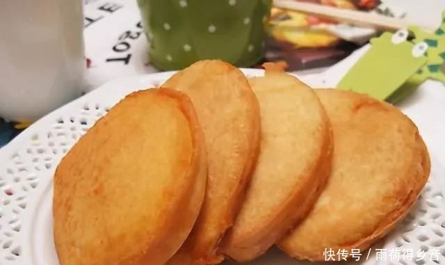 炸馒头片,别裹鸡蛋液了,教你1招技巧,馒头片外酥里嫩,不吸油!