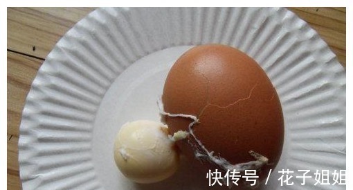 开裂|煮鸡蛋时加点它就行,鸡蛋不开裂还自动脱壳,吃起来更香更嫩!