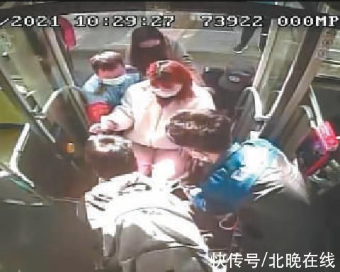 何师傅|搭把手帮人、免次单暖心……这些微小善举终能串联成温暖的海洋