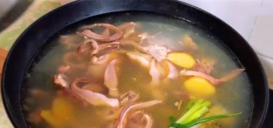 此汤要常给孩子喝，再贵也别省，改善脾胃，孩子长得高，不闹病！