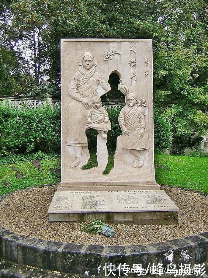 迪斯尼!65个活久未见的设计,一战纪念碑是一家人的“合影”,但缺一个人