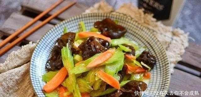 正月十五元宵节,3道“巧搭配”的素菜小炒,照着做待客不发愁