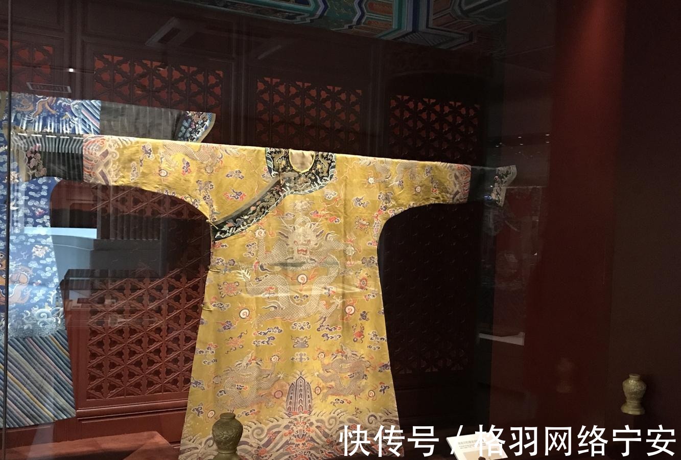 白酒|古代皇帝龙袍禁止用水清洗，那臭了怎么办？