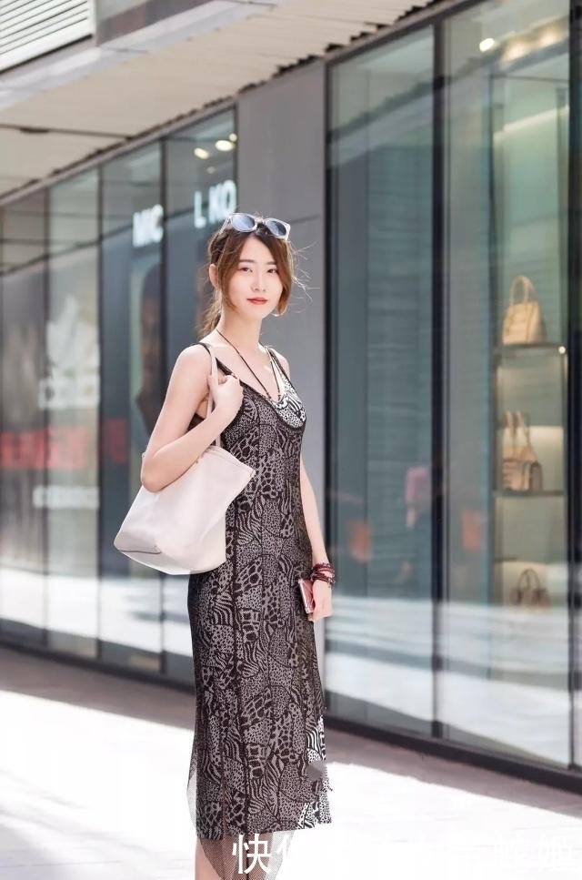 街拍气质靓丽的小姐姐,美丽动人,女人味十足