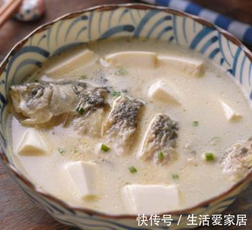 鲫鱼|八月湿气重,记得多喝这碗汤,营养美味易消化,每周喝三次!