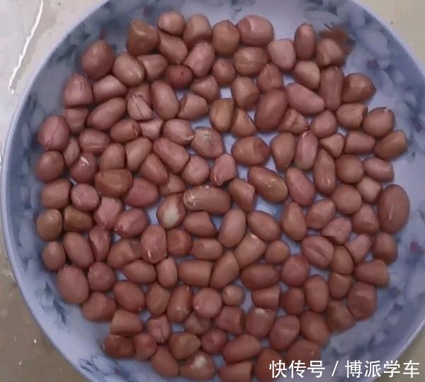 花生米别光吃炸的了,教你新做法,又香又脆还不泛潮,特简单