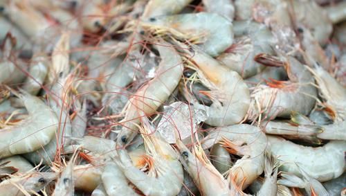 买虾时，如果遇到这5种，再便宜也不要买，健康才是第一位