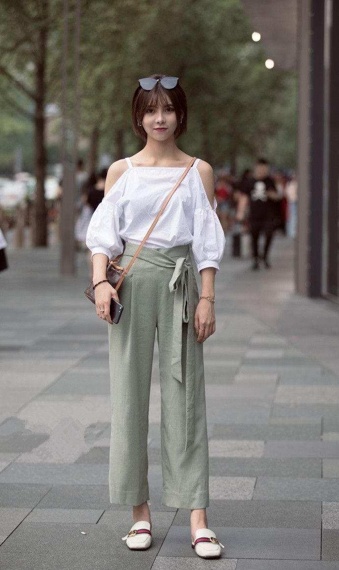 街景|街拍街景虽美,美女更美两条大长腿走在街上十分养眼