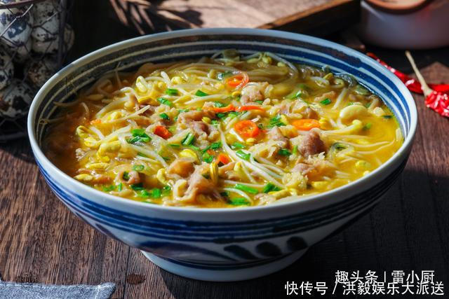 我家饭桌上一年到头都有这道菜,焯个水煮一煮,六七分钟就上桌