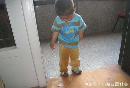 老师|4岁儿子穿湿裤子回家，妈妈怒骂老师不负责，却在家长群里被回怼