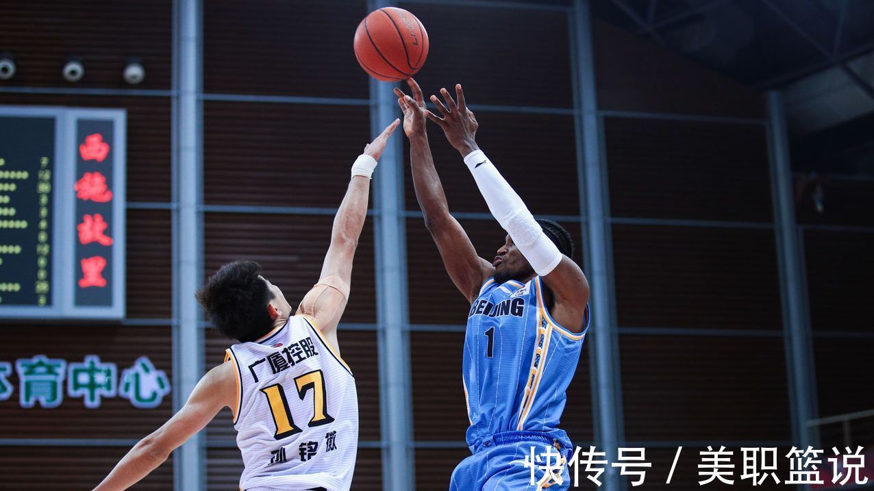 外援|CBA廣東男籃遇麻煩，功勛外援不滿(mǎn)球隊(duì)，質(zhì)疑朱芳雨，會(huì)被裁么？