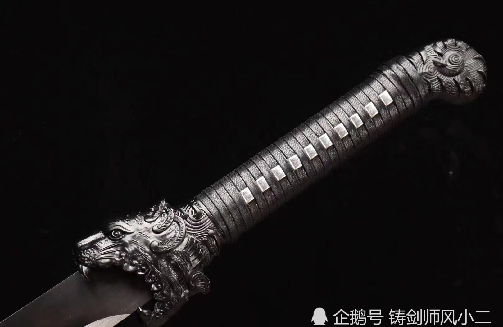 20寸皮鞘高锰钢发黑烂花锦衣卫佩刀一龙珠锦衣卫