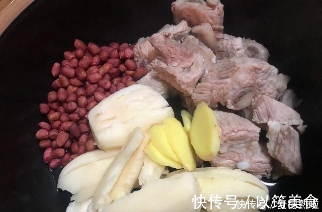 红花藕|医生不会告诉你,失眠最怕这道汤,三天两头炖一锅,一觉睡到天亮