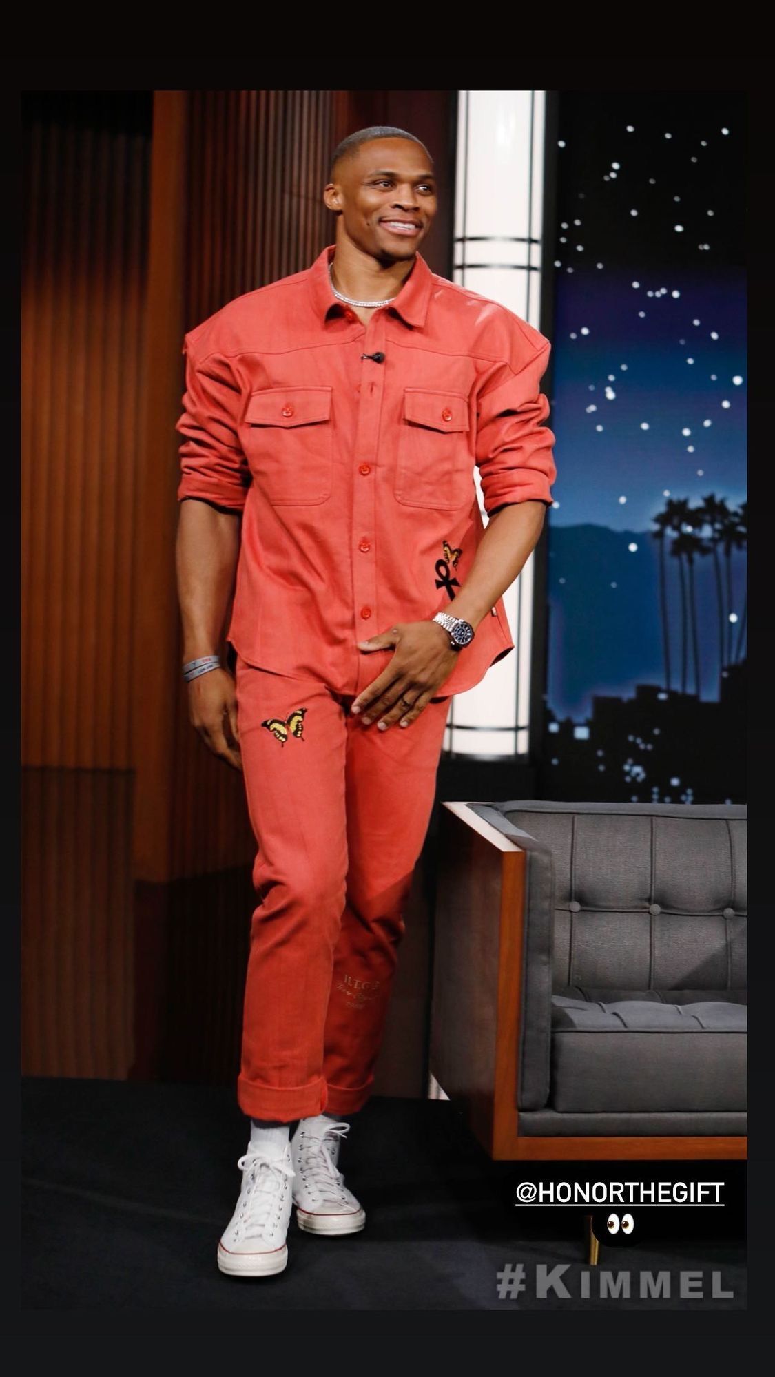 威斯|进军娱乐圈!威少转发自己今日参与脱口秀节目访谈录制照