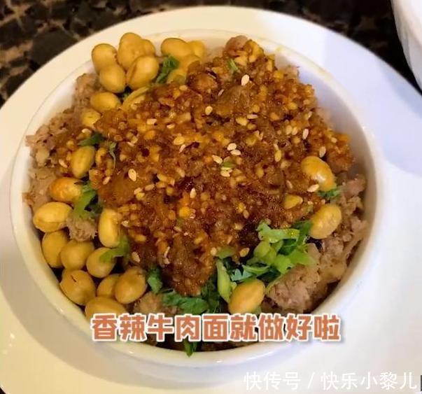 “吃顿海底捞只要10块钱”宝妈晒蹭饭妙招,网友:替孩子觉得丢人