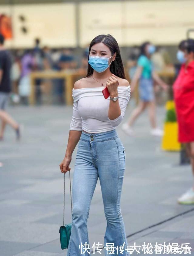 喇叭|白色优雅长袖搭配蓝色喇叭打底裤,实在是太多了,能穿的场合