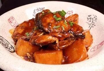 美食推荐:白果虾仁鳕鱼、腌萝卜烧鲅鱼、贝勒烤肉制作方法