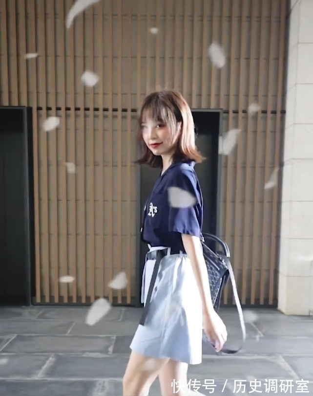 长筒袜|小姐姐的腿有多细呢?穿了“6双”袜子还能拥有漫画腿,我酸了!