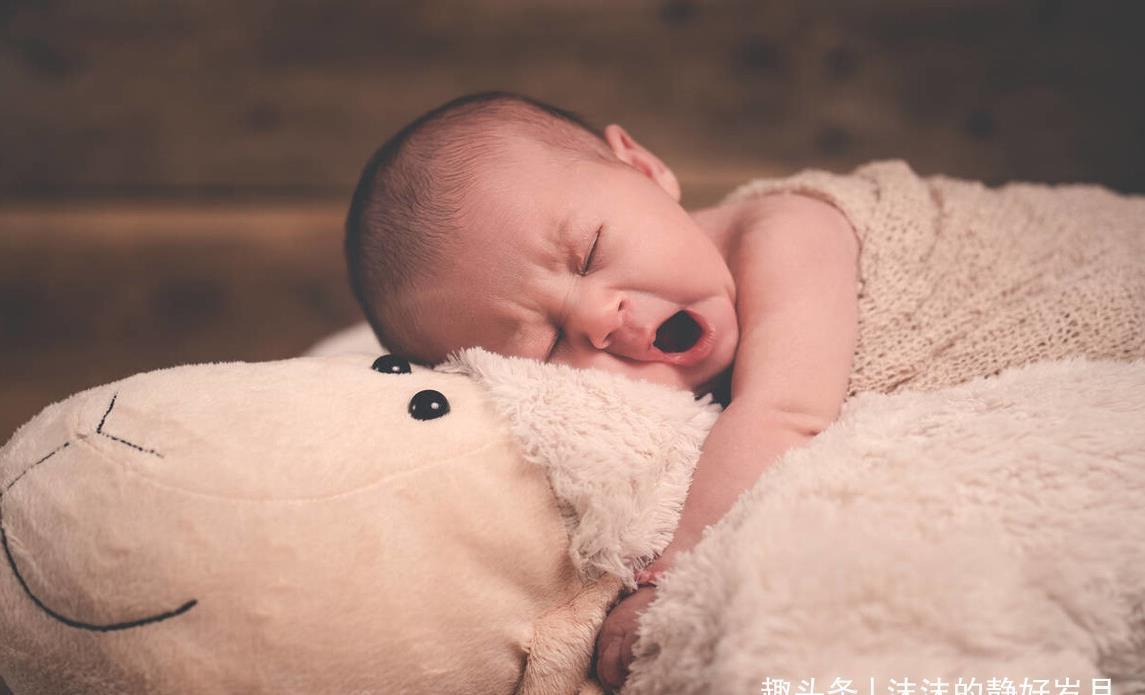 妈妈|宝宝睡醒后通常会有3种表现,若是最后一种,妈妈就偷着乐吧