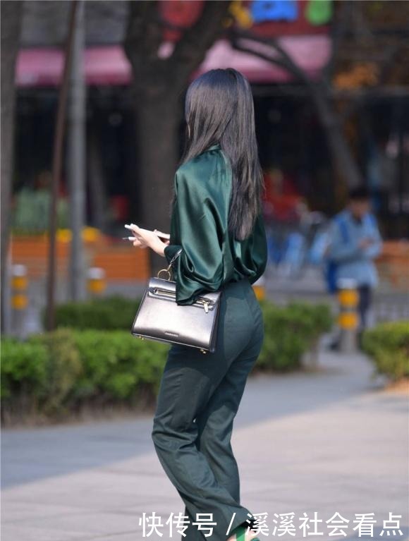 小姐姐|谁能撑起一身绿色搭配的美,不得不赞美年轻女生的自信与魅力