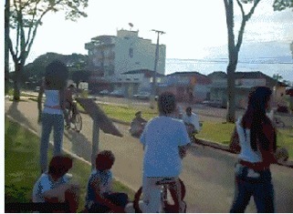 |搞笑GIF趣图小伙子,如果我没有猜错的话,估计你要单身了!