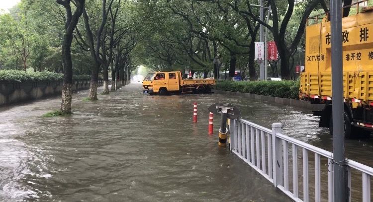 积水|记者在现场丨强排8小时！有一种温暖叫做“冒雨坚守”