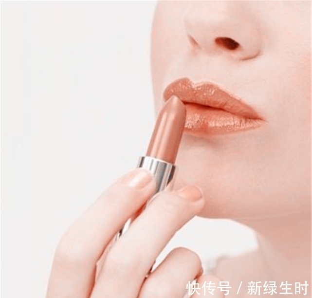 涂抹|你真的会涂口红吗?资深化妆师:学会这3个小技巧,你会更美