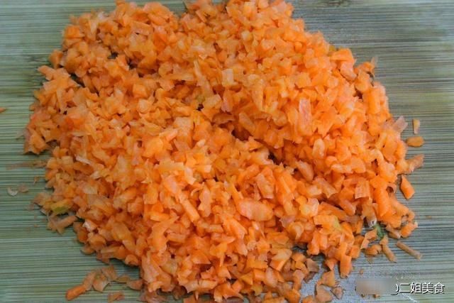 用胡萝卜和粉条做包子原来这么好吃,比白菜馅鲜,比韭菜馅还香