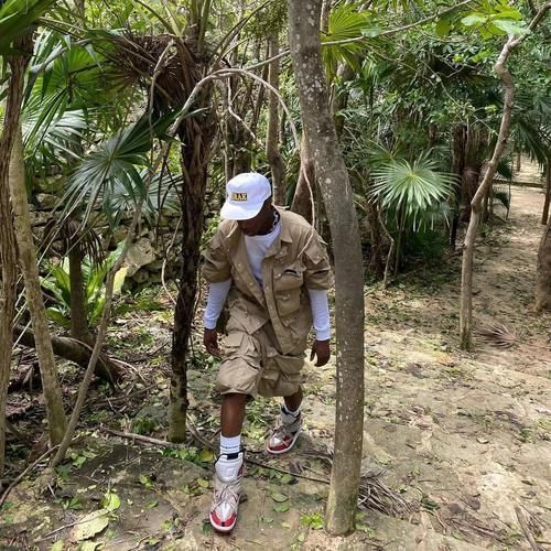 消费者|把RO和芝加哥“抄”成一双鞋的行业里，Drake也是消费者