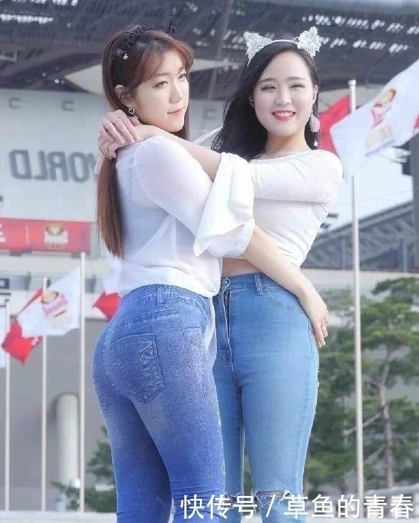 优雅显气质的牛仔裤搭配，彰显女性的魅力，到哪都能吸引人