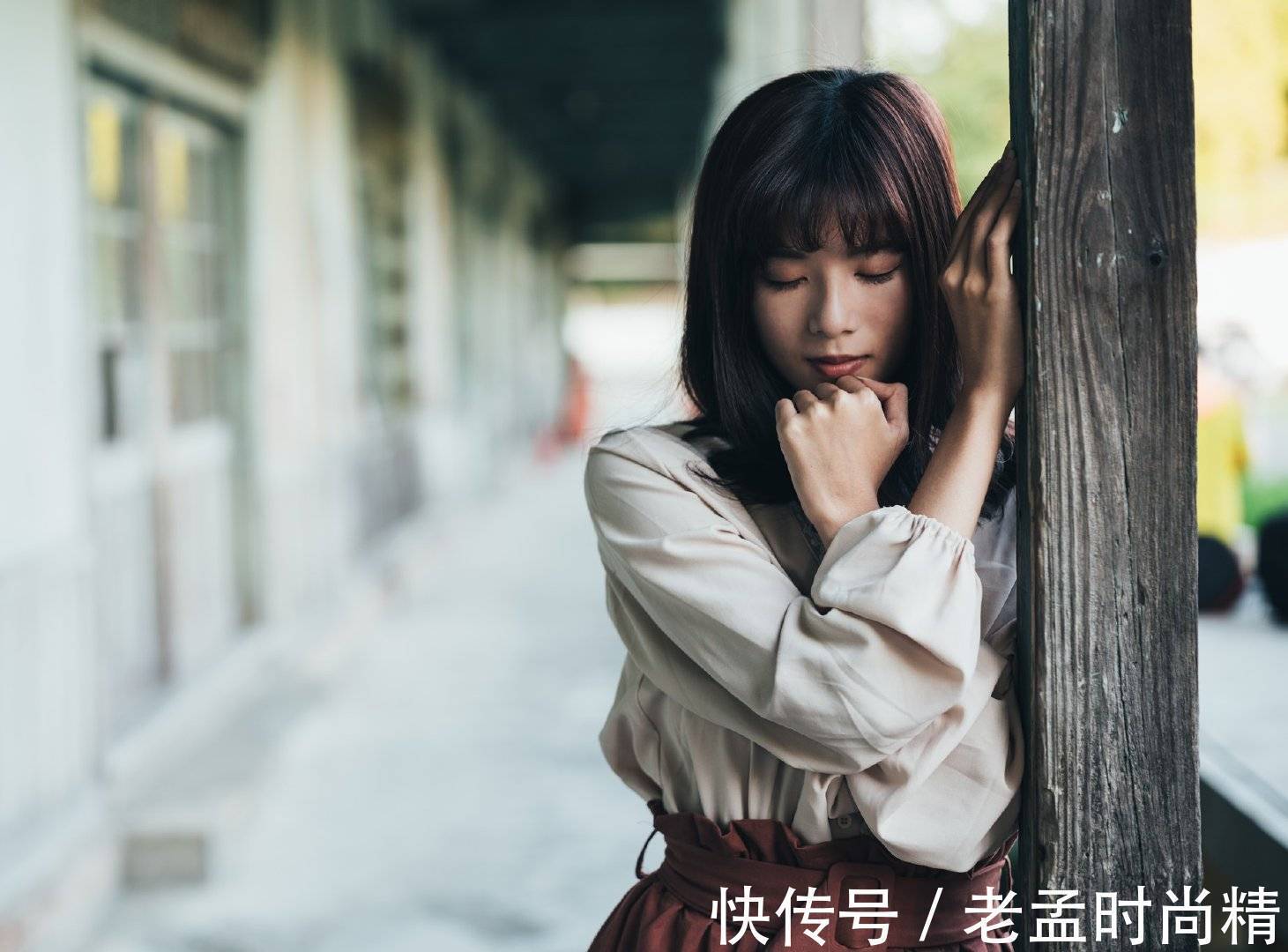 半身裙 雪纺衫设计更加优雅,下搭半身裙,展现出女性优雅文艺的气息