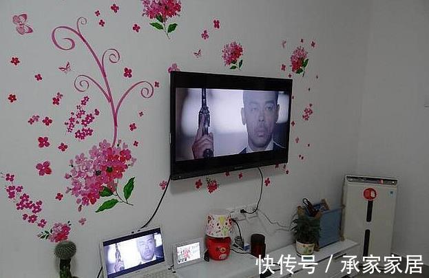 客厅|46平的公租房,没有卧室床直接放客厅,保证你们没见过!