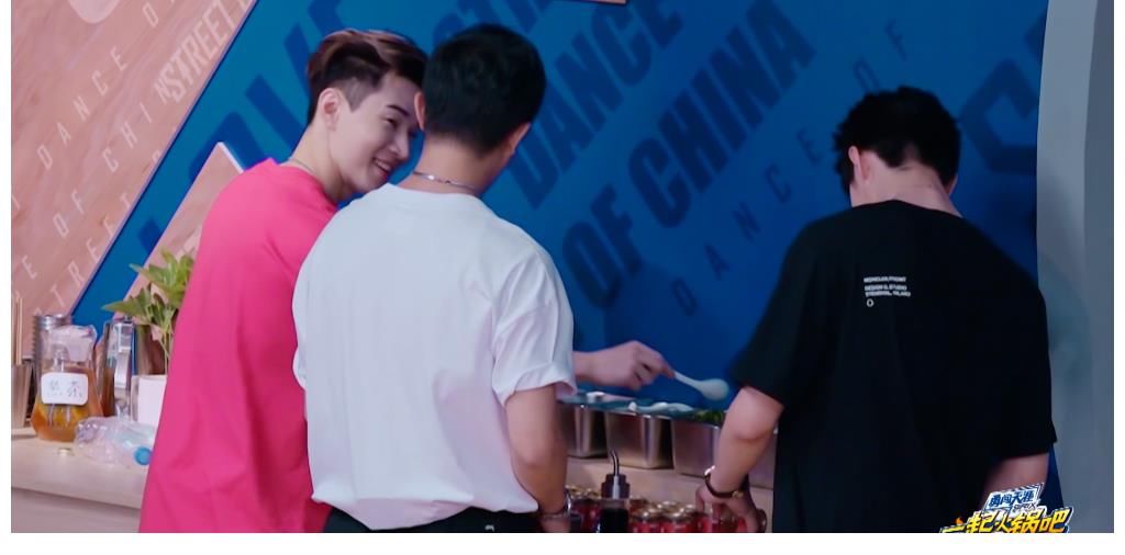 和睦睦|街舞4《一起火锅吧2》刘宪华把香菜让给王一博，这是什么神仙队长