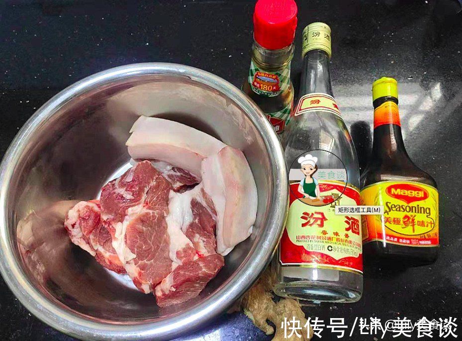 酱油|把猪肉放入酱油里腌一天一夜，比腊肉还香，过年一切一蒸就是大菜