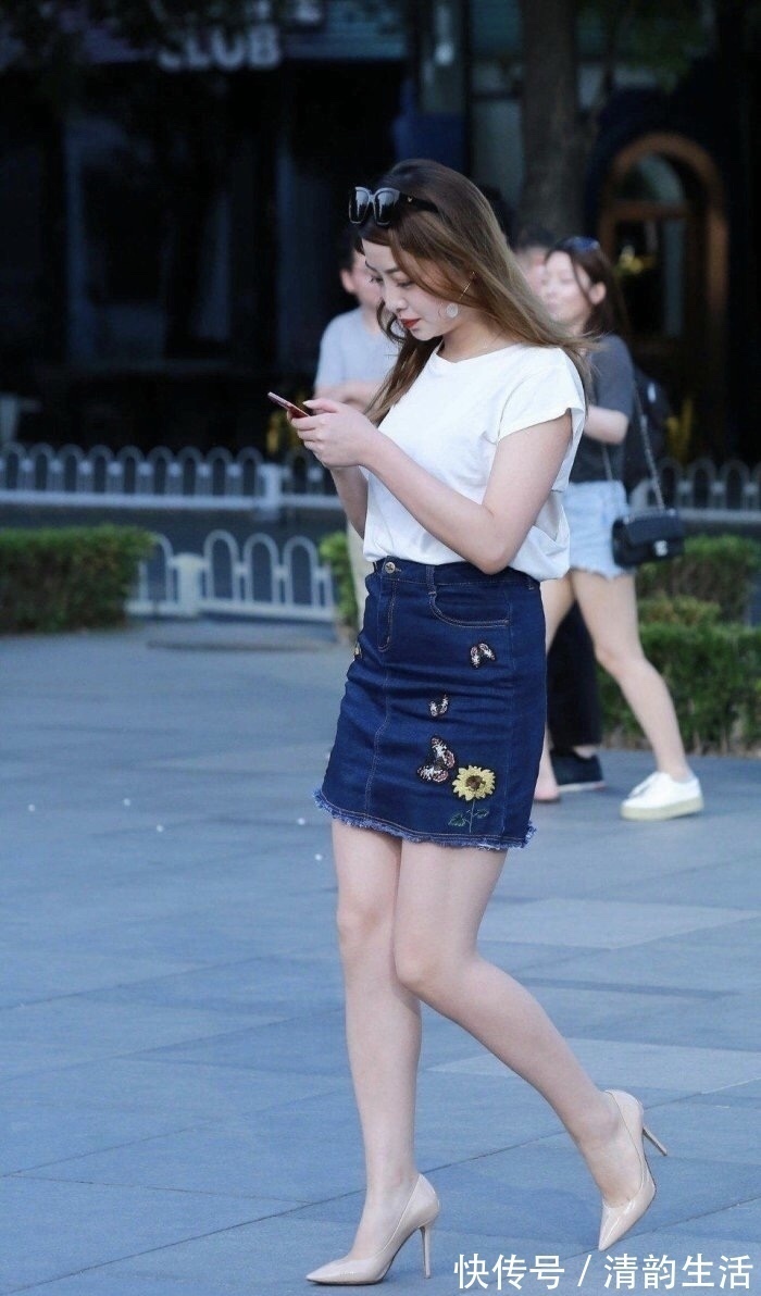 帆布 牛仔裤看着太简单,不妨来个“升级版”,既有线条又有个性