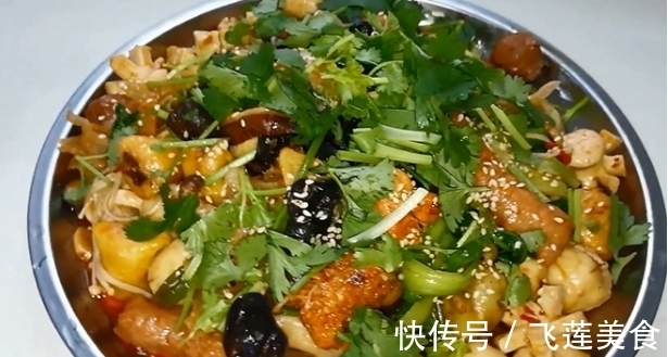 三道百吃不腻的家常菜做法分享:麻辣香锅,爆炒花蛤,双椒腰果