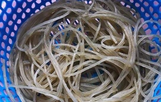 粉条一炒容易起坨？少做了一个步骤，难怪粉条粘一起，还粘锅