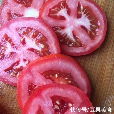 番茄红素|十分钟健康早餐～西红柿圈圈蛋这么做，吃前一定备足饭