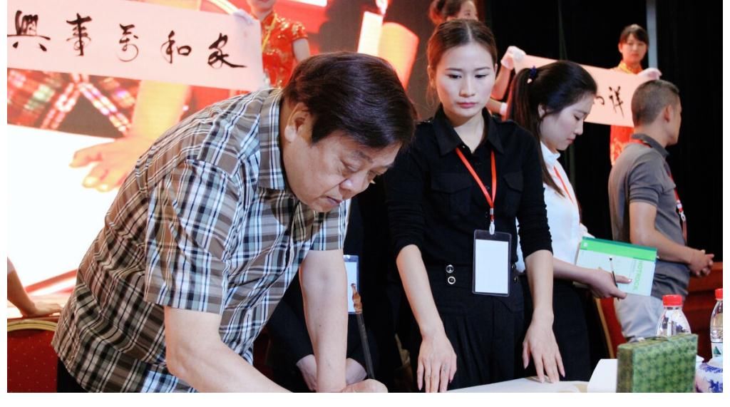 王朔|王朔：为何形容“赵忠祥”公共汽车？死后，才懂坑惨收藏者的真相