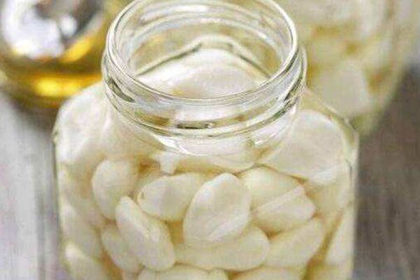 肝病患者|大蒜泡酒，越喝越有！大蒜泡酒的功效，你知道多少有你需要的吗