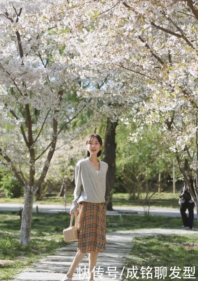 短发|短发小姐姐温柔风搭配，简约时尚又减龄，洋气显瘦又有范儿