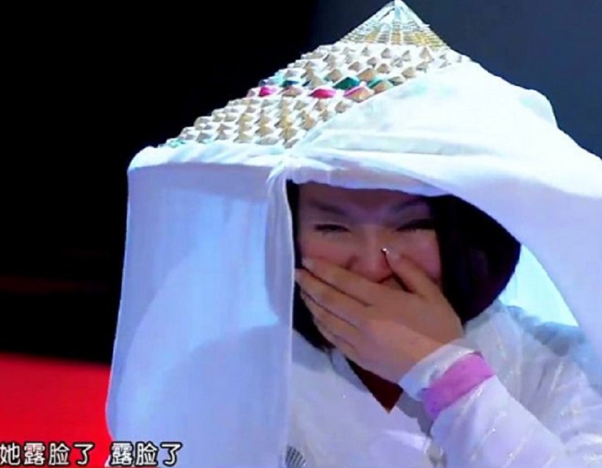  委婉|因长得丑蒙面参加好声音，却被导师委婉拒绝，如今的她已高不可攀