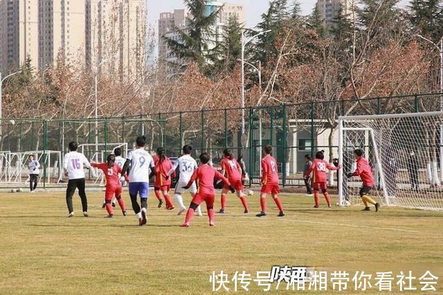 中国女足|陕西U16女足开训爱心企业送洛川苹果加油助威