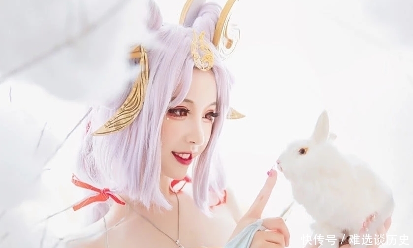 大学生cos|大学生cos嫦娥,仙女下凡,这双光脚丫,有谁扛得住?