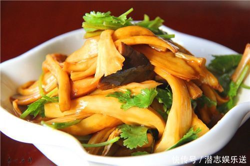 比肉|手撕杏鲍菇。比肉还好吃的素菜,简单方便入味下饭,家人都爱吃