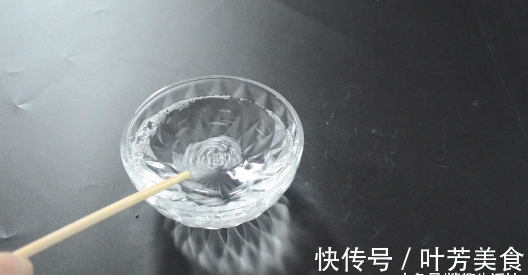 洗衣液和白醋混合在一起, 没想到作用这么大, 可惜知道的人还不多