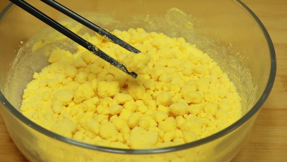 玉米面最正确的做法,开水一烫,筷子一搅,儿子说比蛋糕好吃