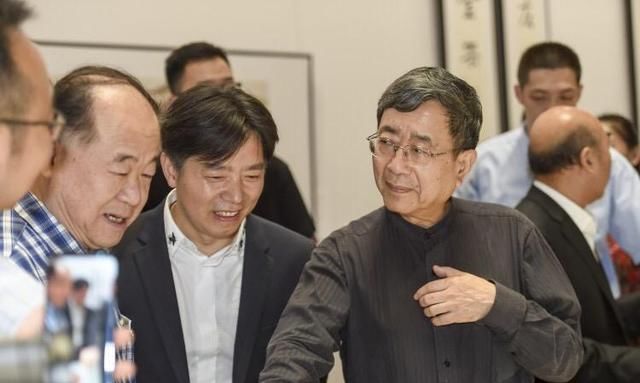 作家|“旧人”鲁迅下架,“新人”偶像登上孩子们的书本,这真的合适吗